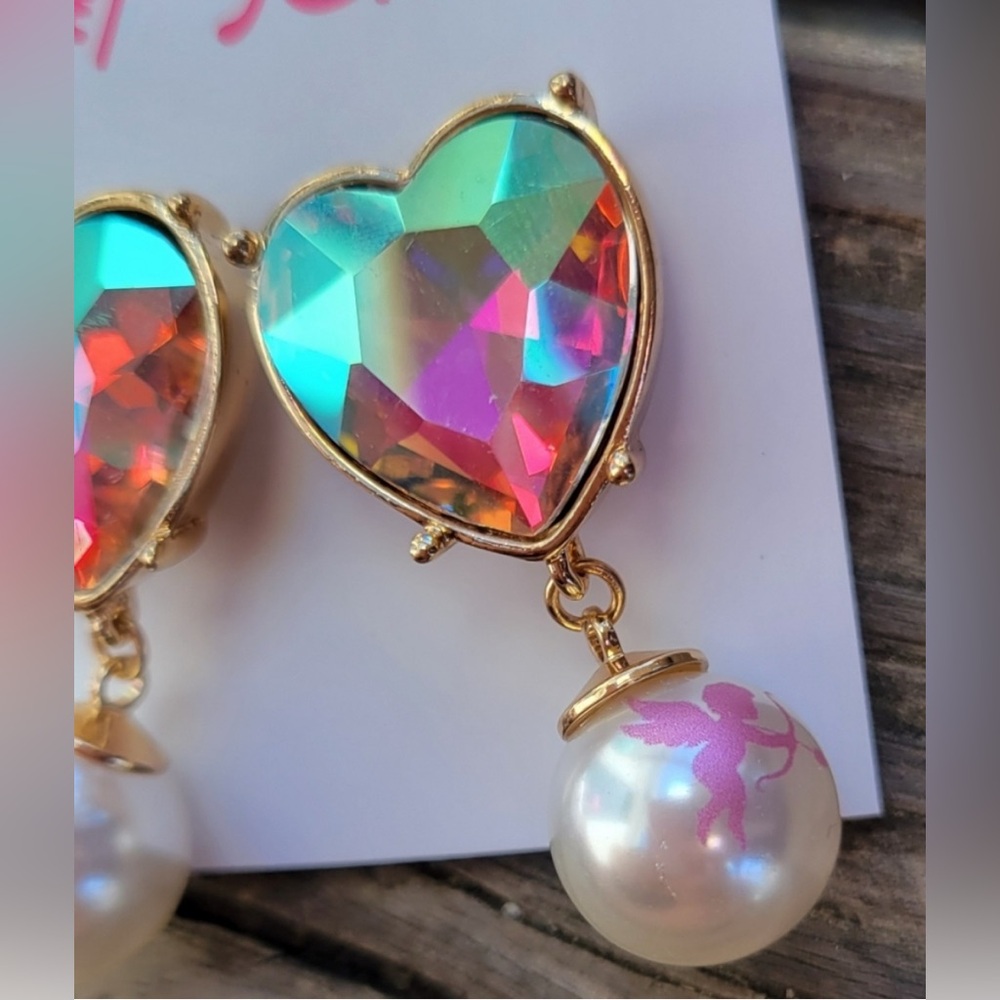 NWT ⚜️💖⚜️ BETSEY JOHNSON HEART EARRINGS with Drop Pearl accent - Picture 5 of 11